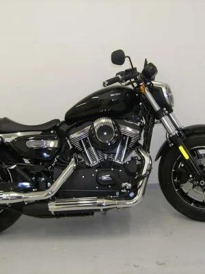 Koopje SWM Custom V1200 - Stormbreaker BLACK
